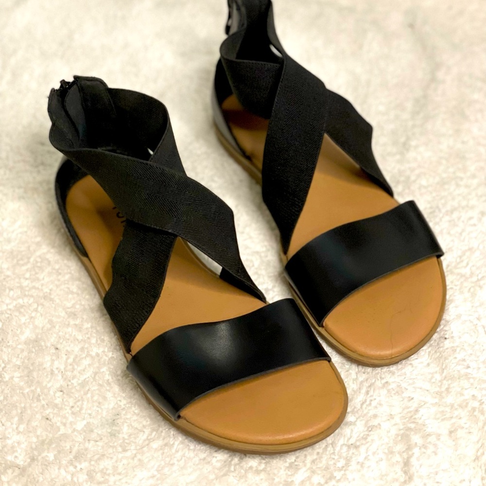 Torrid woman’s stretchy crisscross sandal 7.5 wide